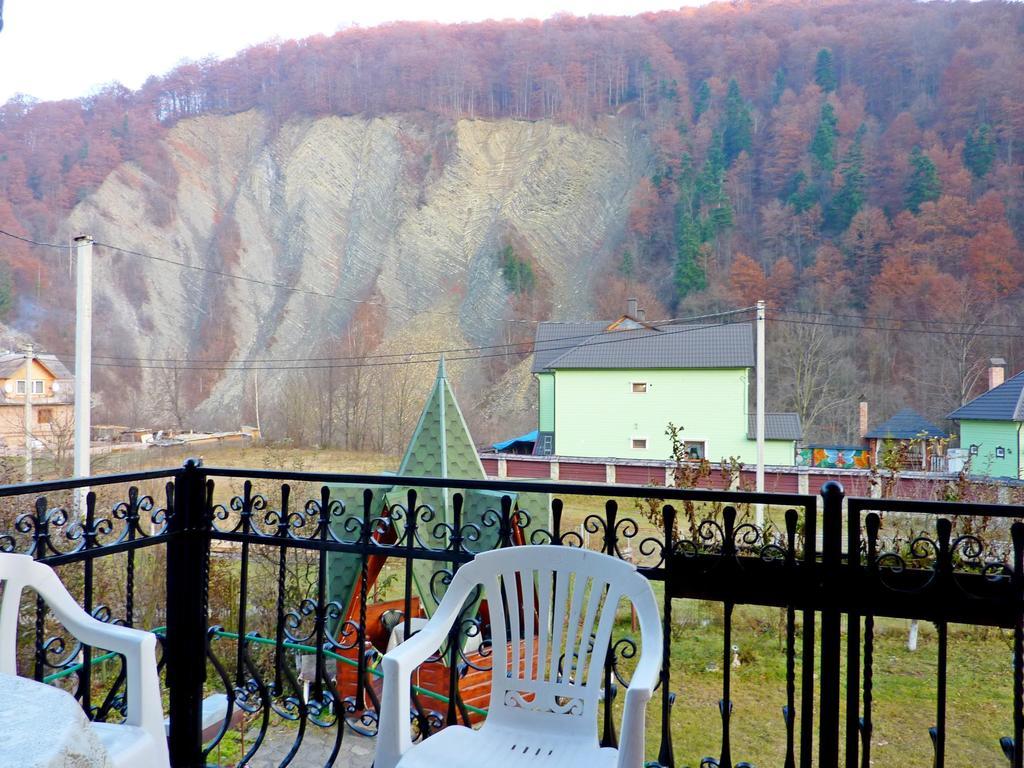 Sadyba Bilya Richky Yaremche Ruang foto