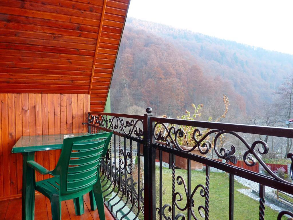 Sadyba Bilya Richky Yaremche Ruang foto