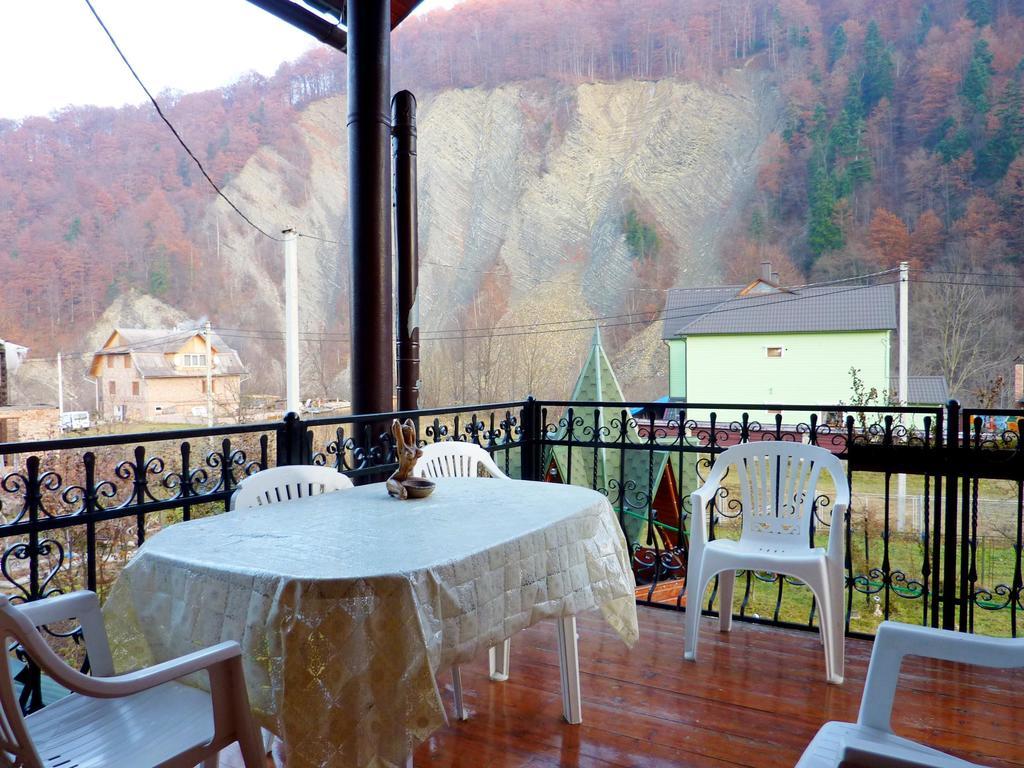 Sadyba Bilya Richky Yaremche Ruang foto